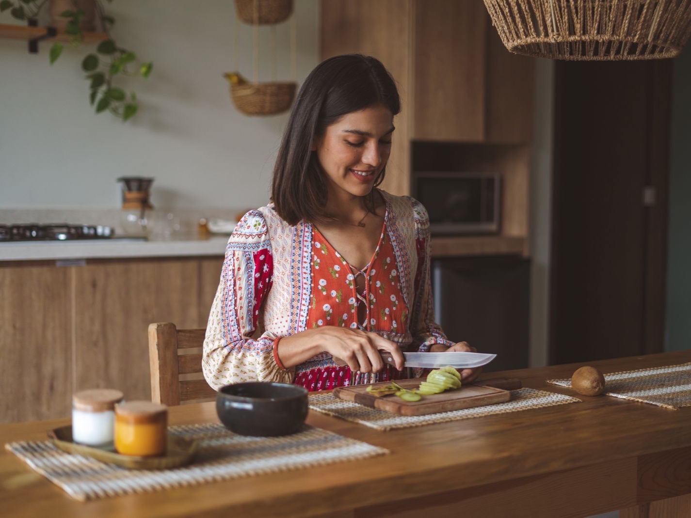 Preparing fresh food at home — everyday lightness